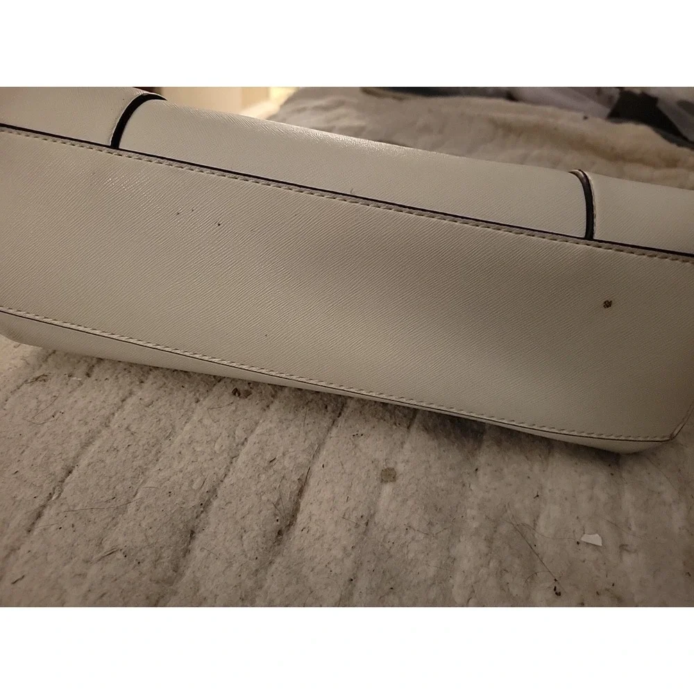 Vintage‎ Y2K Hobo Guess Los Angeles Purse Shoulder White Embossed Faux Leather